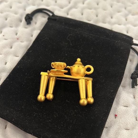 Vintage Leslie Block “Spot of Tea” Matte Gold Brooch-Boutique - Picture 1 of 8